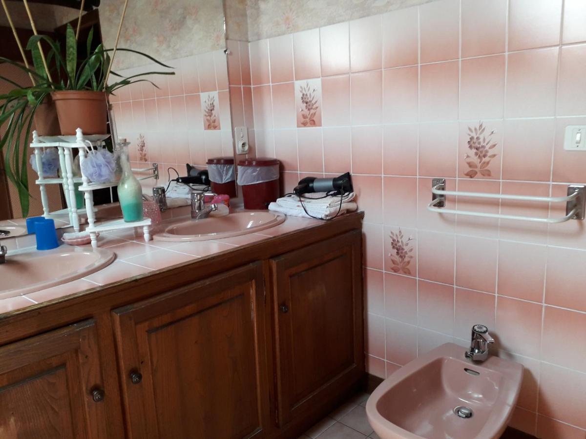 Halte Aux Places Marcillac-Saint-Quentin Zewnętrze zdjęcie