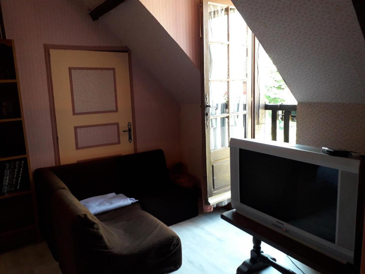 Halte Aux Places Marcillac-Saint-Quentin Zewnętrze zdjęcie